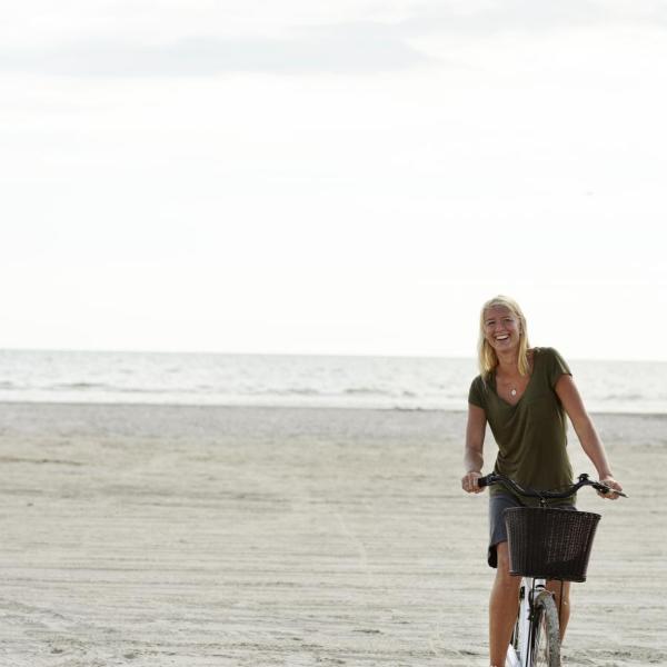 blonde femme fanø cyclisme