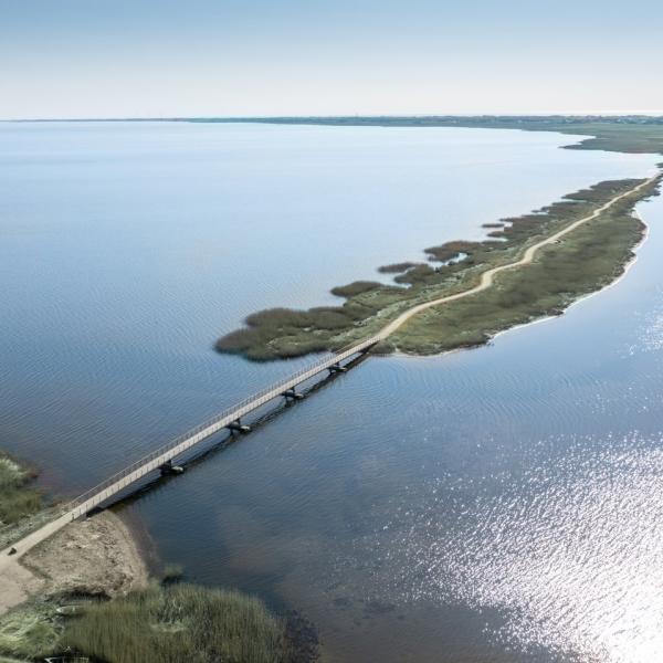 Bagges Dæmning in het Ringkøbing Fjord in Denemarken