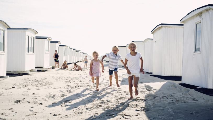 Kinder am Strand von Løkken