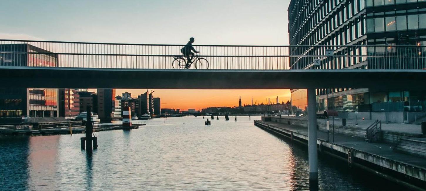 En av Köpenhamns många cykelbroar.