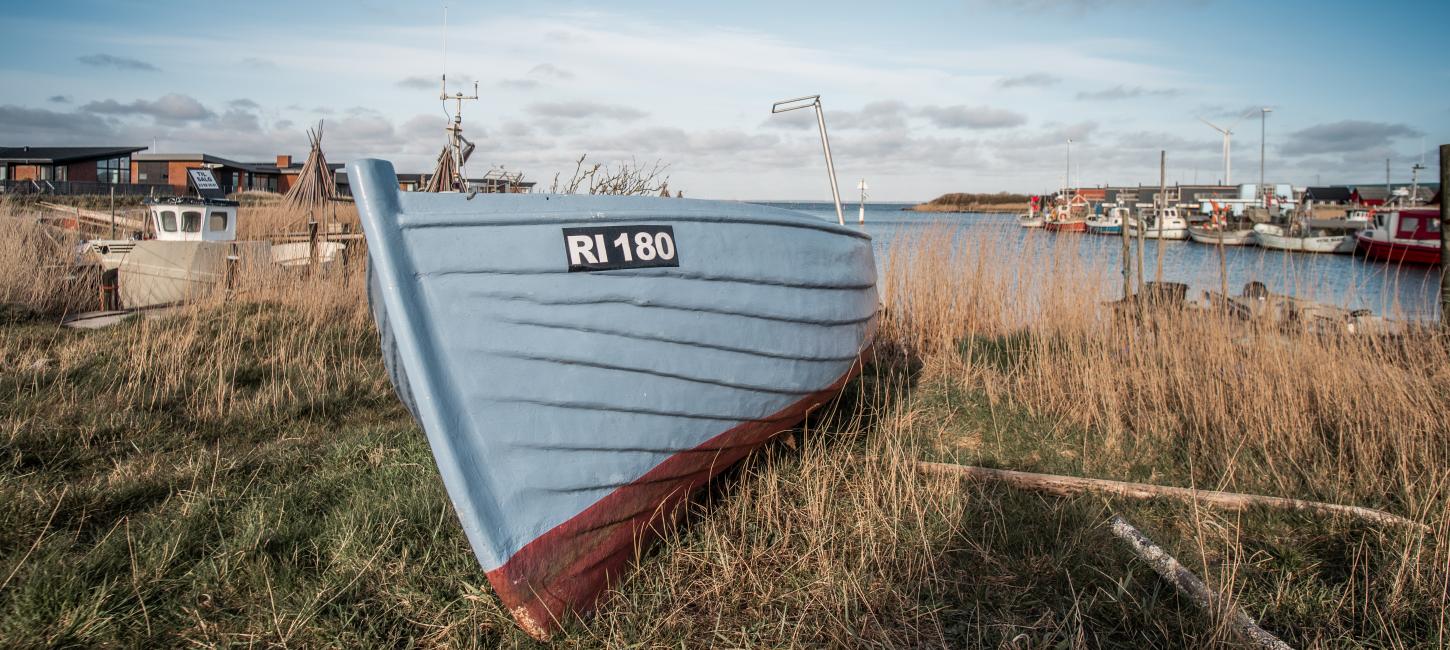 Ein Bild von einem Fischerboot in dem Hafen "Tyskerhavnen" in Hvide Sande