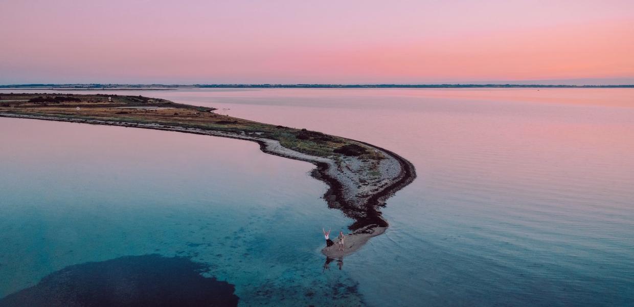 Birkholm øy på Fyn ved solnedgang