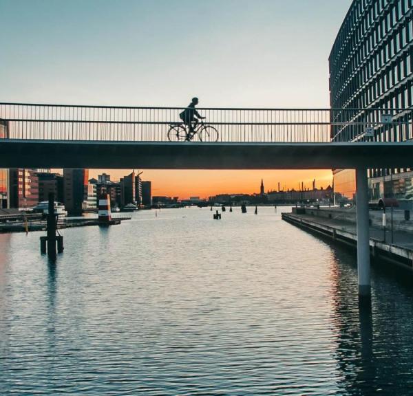 En av Köpenhamns många cykelbroar.