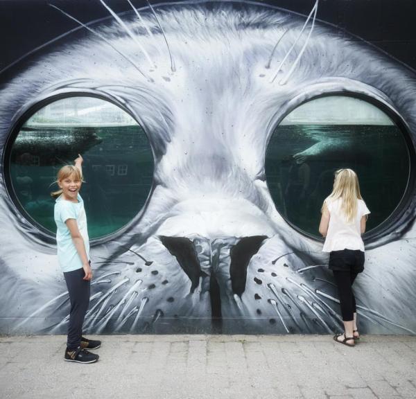 Children at street art in Odense Zoo, Fyn