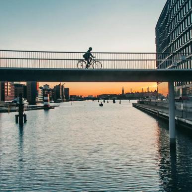 En av Köpenhamns många cykelbroar.