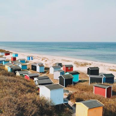 Bunte Strandhütten am Strand von Tisvildeleje