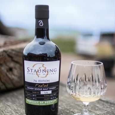 Een Stauning Whisky fles van de lokale stoker in Ringkøbing, Denemarken