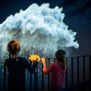 Kinderen beleven het Naturkraft museum in Ringkøbing in Denemarken