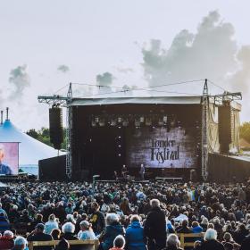 An audience is listening to an open air concert at Tønder Festival